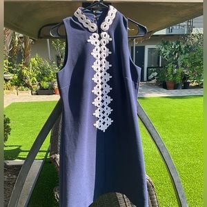 Lilly Pulitzer Shift Dress Navy with white embroidered trim size small